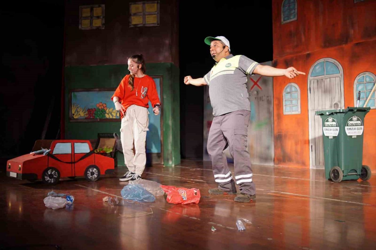 ’Çöp Avcısı’ miniklerle buluştu