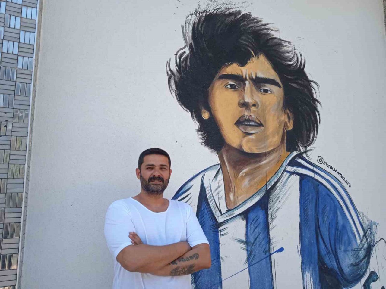 Efsane futbolcunun duvar resmi ilgi görüyor
