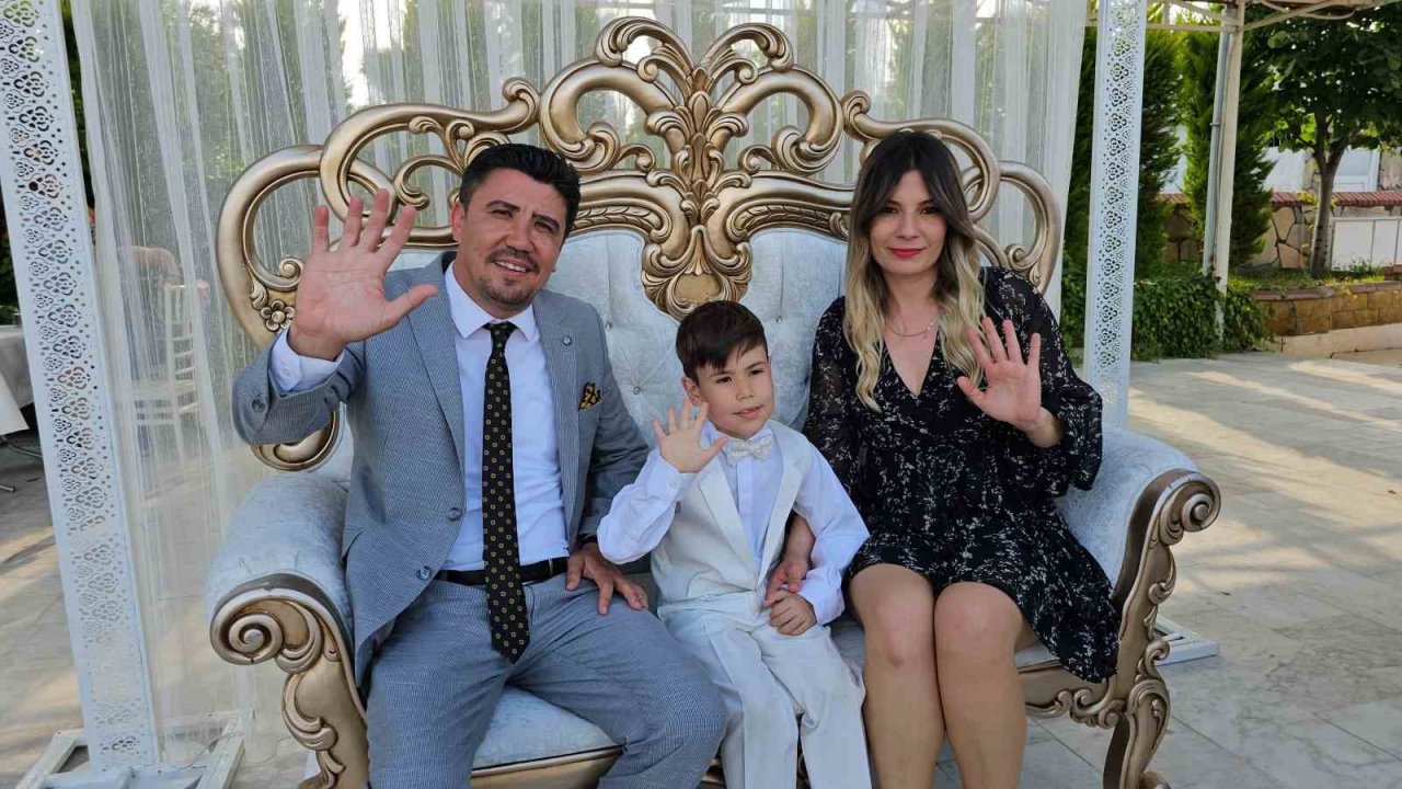 Sünnet cemiyetinde müdürler yemek servisi yaptı