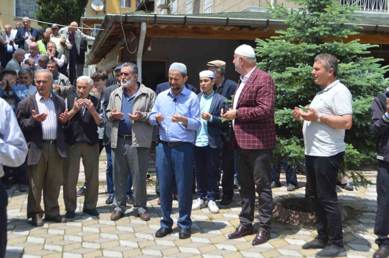 Tavşanlı’da bereket ve bolluk için kurban kesildi, dualar edildi