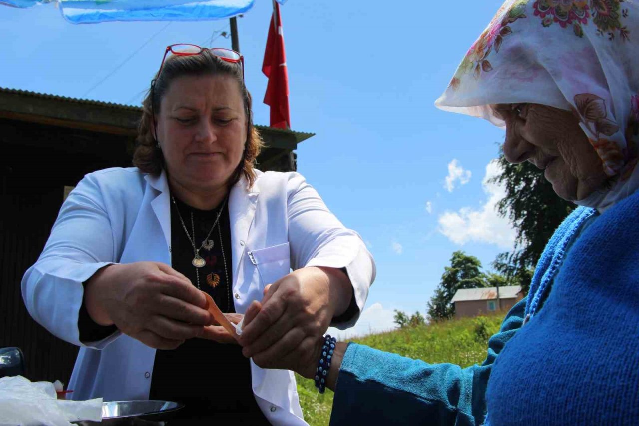 Babasını kaybettiği yaylada hastalara şifa oluyor