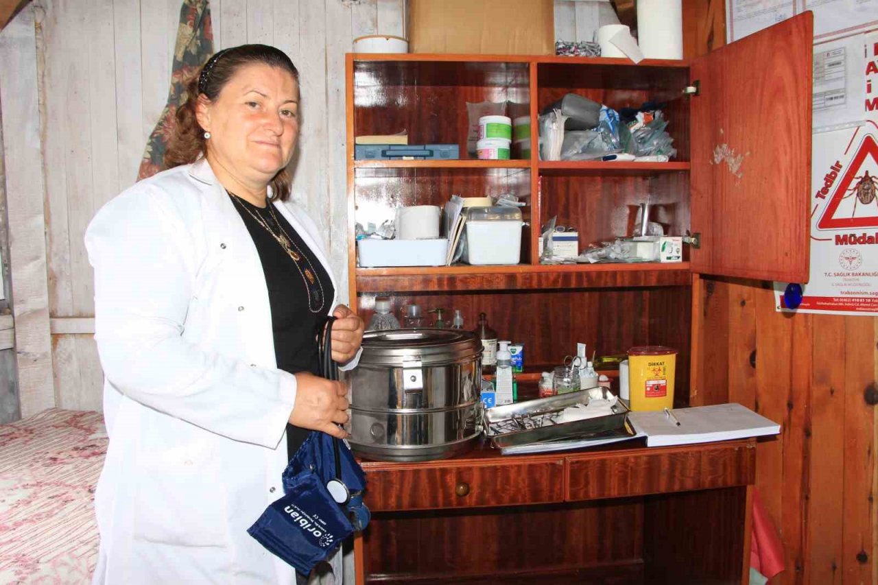 Babasını kaybettiği yaylada hastalara şifa oluyor