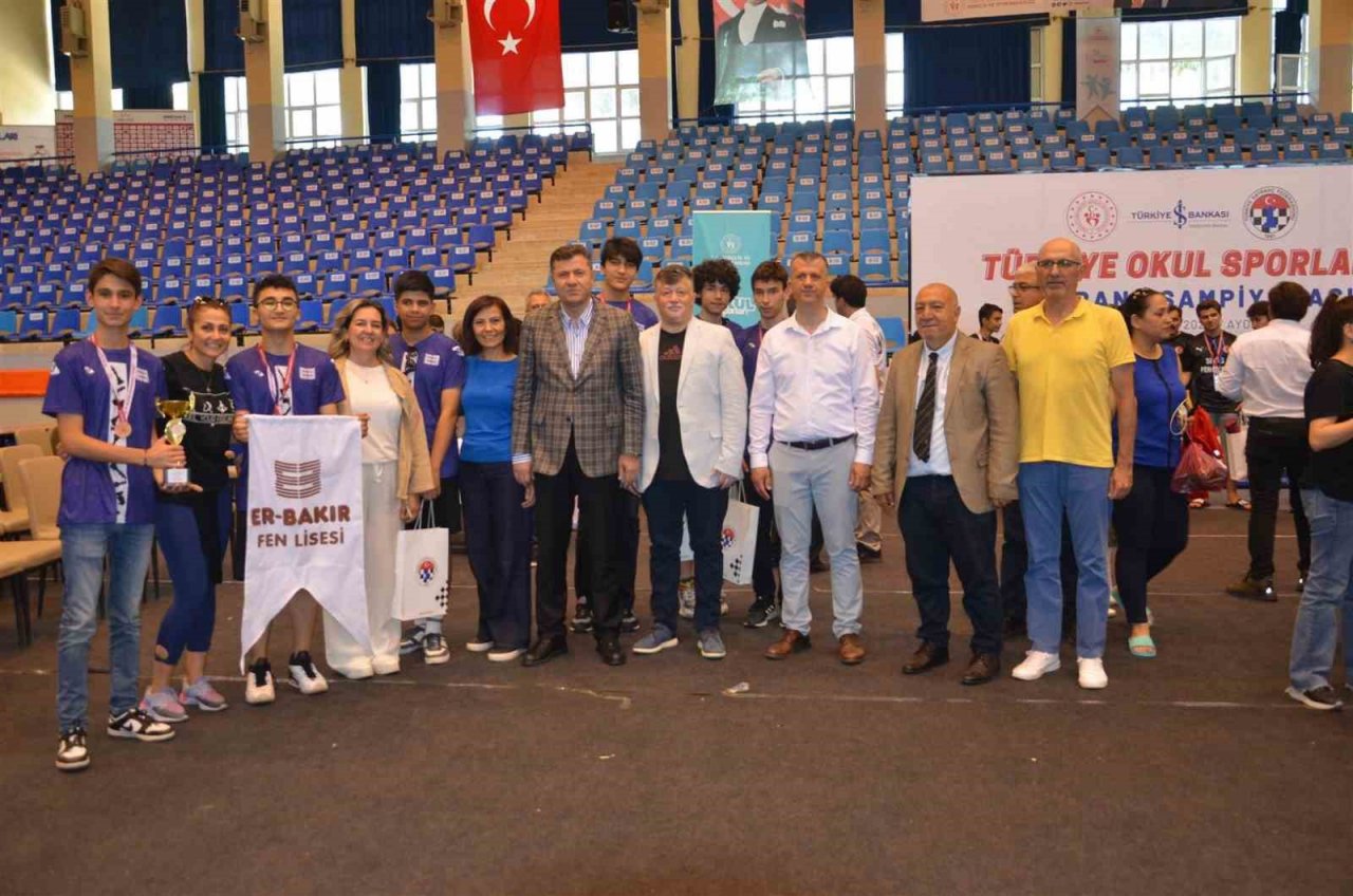 Satranç Türkiye Şampiyonası’nı kazanan sporcular madalyalarına kavuştu