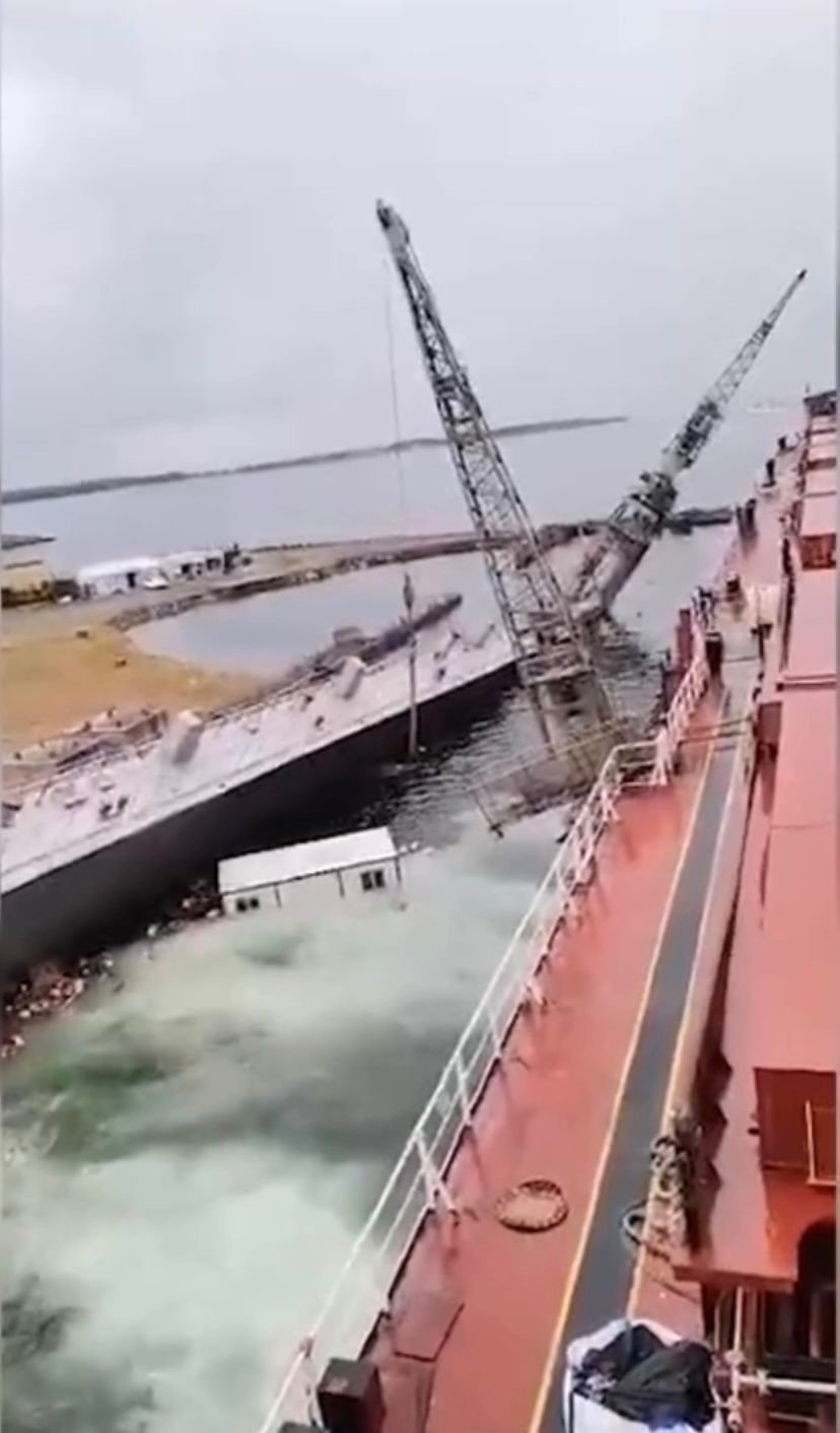 Tuzla tersanesinde korkutan anlar: Gemi havuzu battı