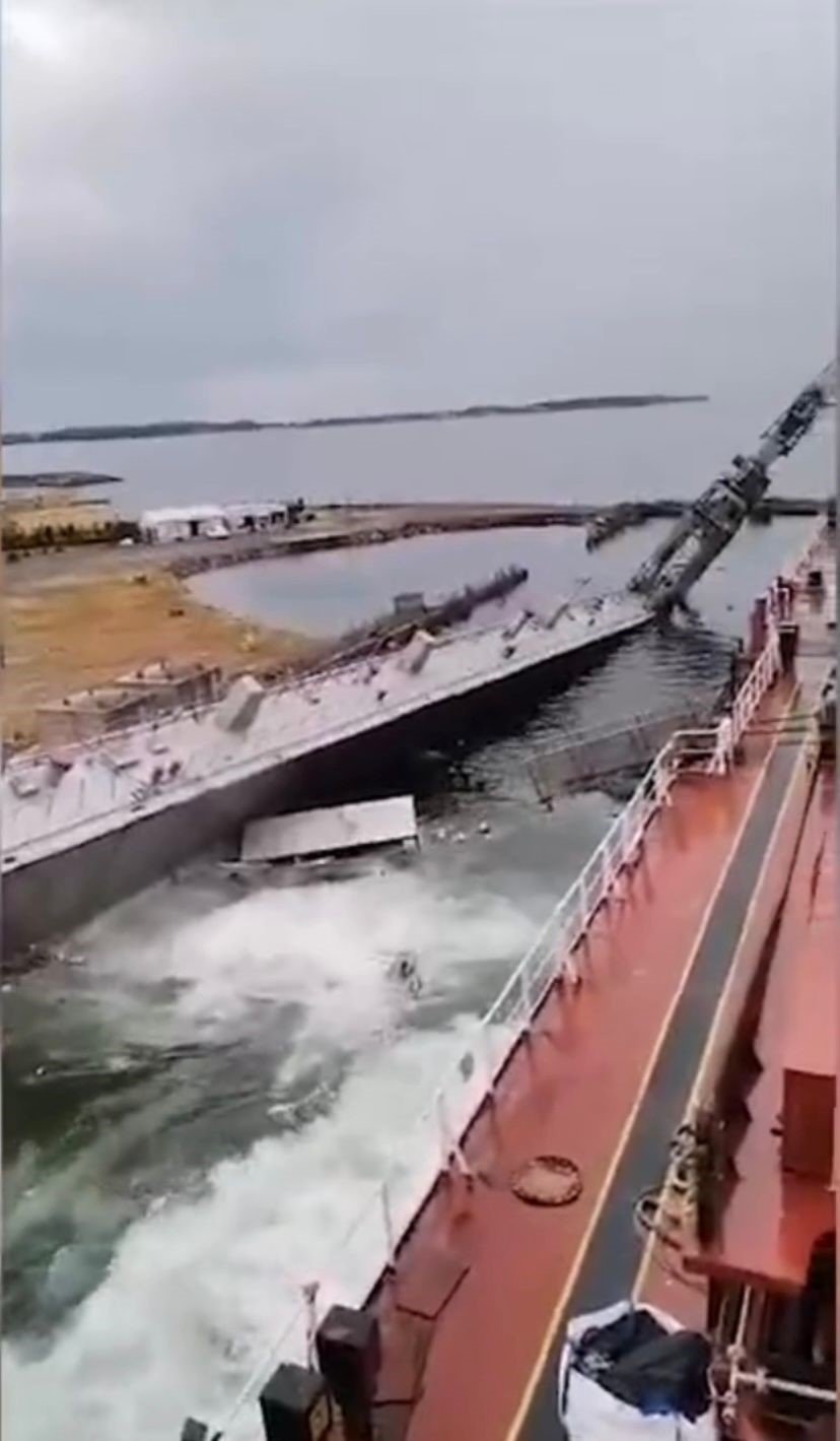 Tuzla tersanesinde korkutan anlar: Gemi havuzu battı