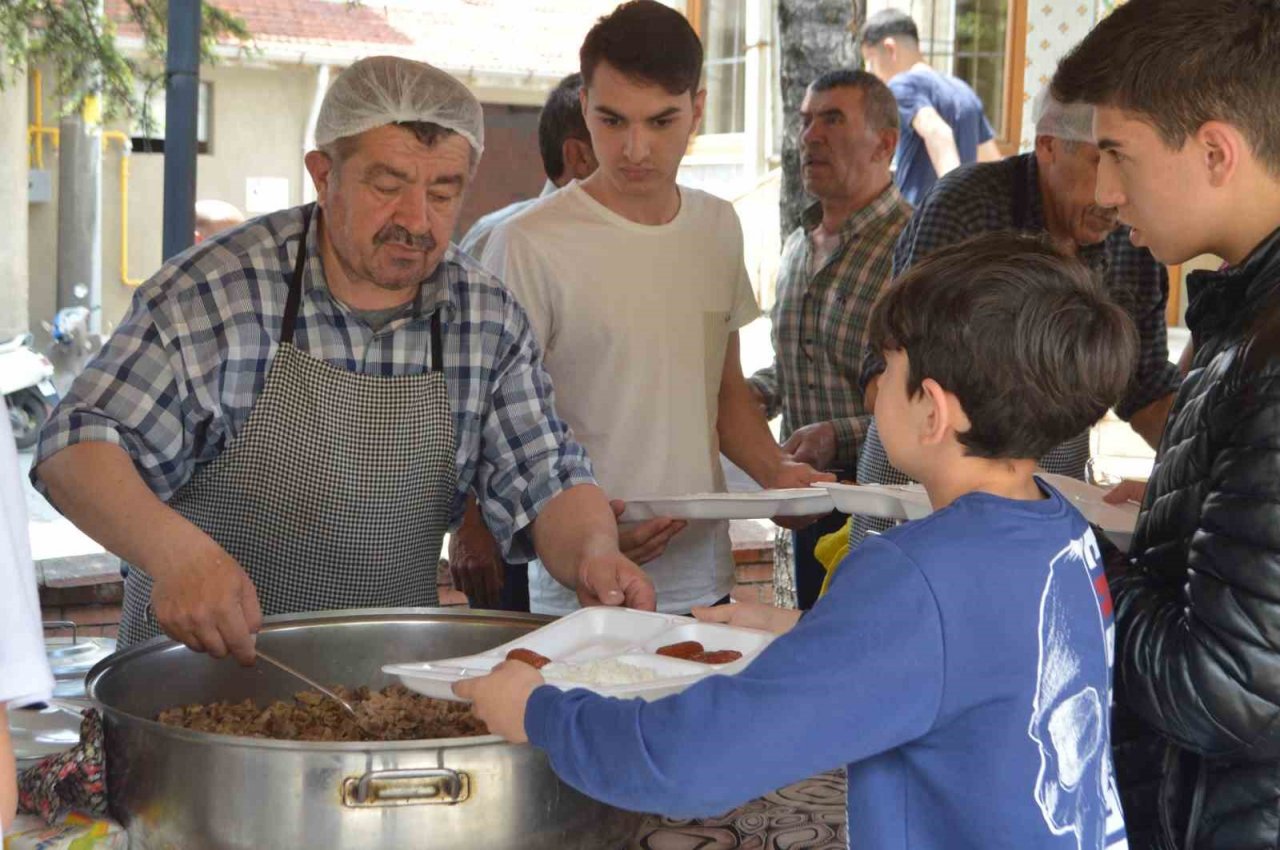 Tavşanlı’da bereket ve bolluk için kurban kesildi, dualar edildi