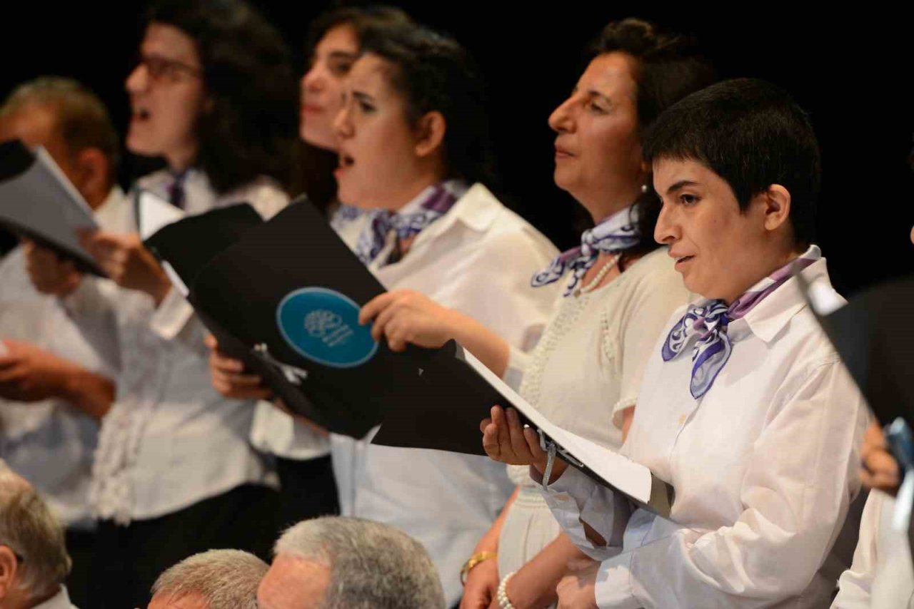 Bizim Ev katılımcılarından renkli gösteri