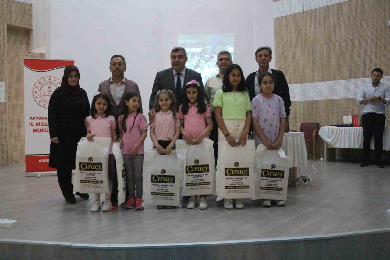 Afyonkarahisar’da en çok kitap okuyan öğrenciye hediye