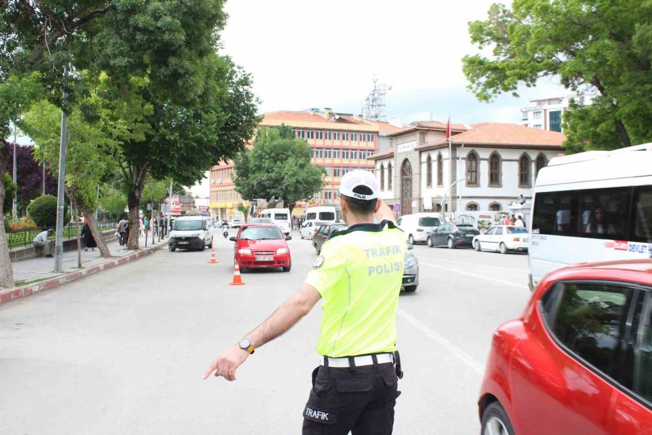 Afyonkarahisar polisinden ‘Huzur-3’ denetimi