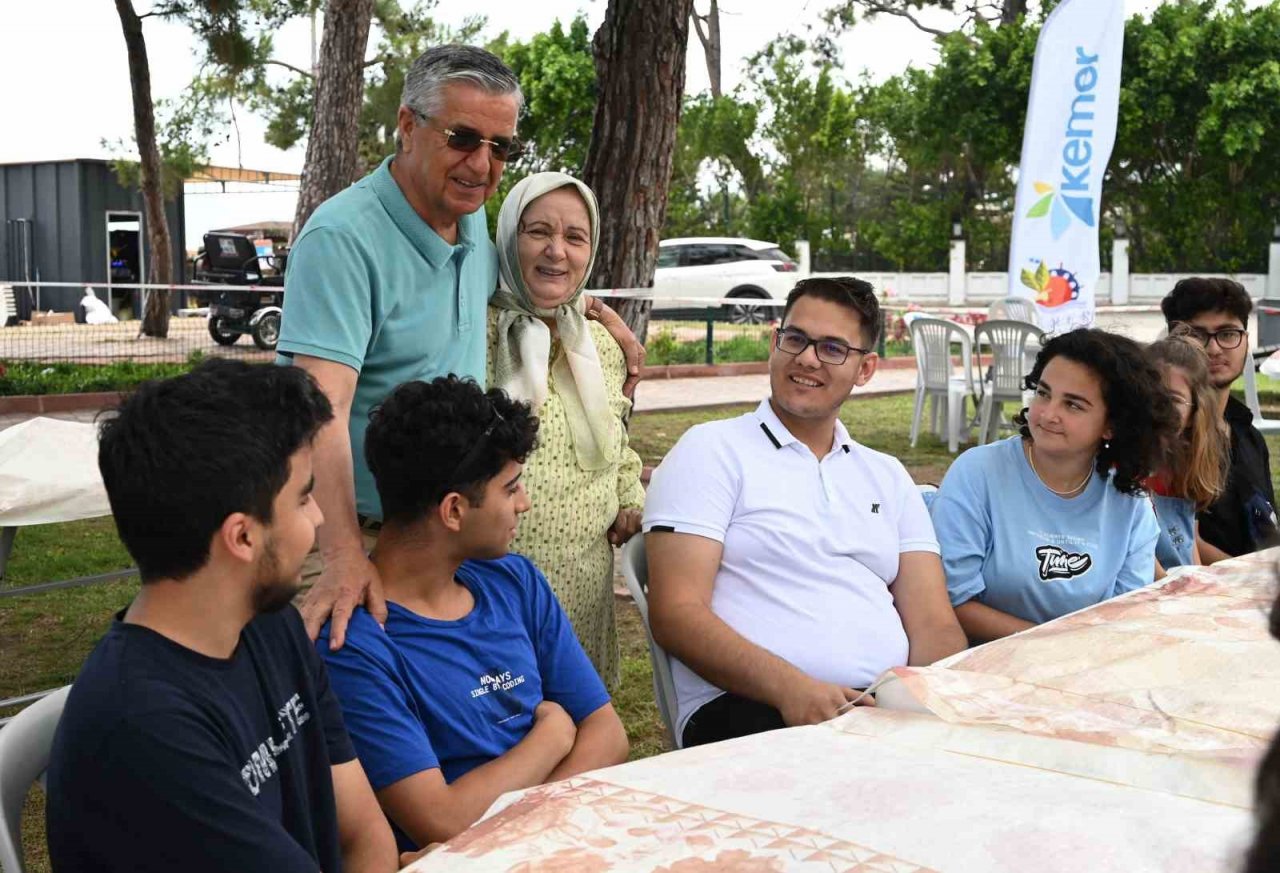 Sınav öncesi öğrencilere motivasyon yemeği