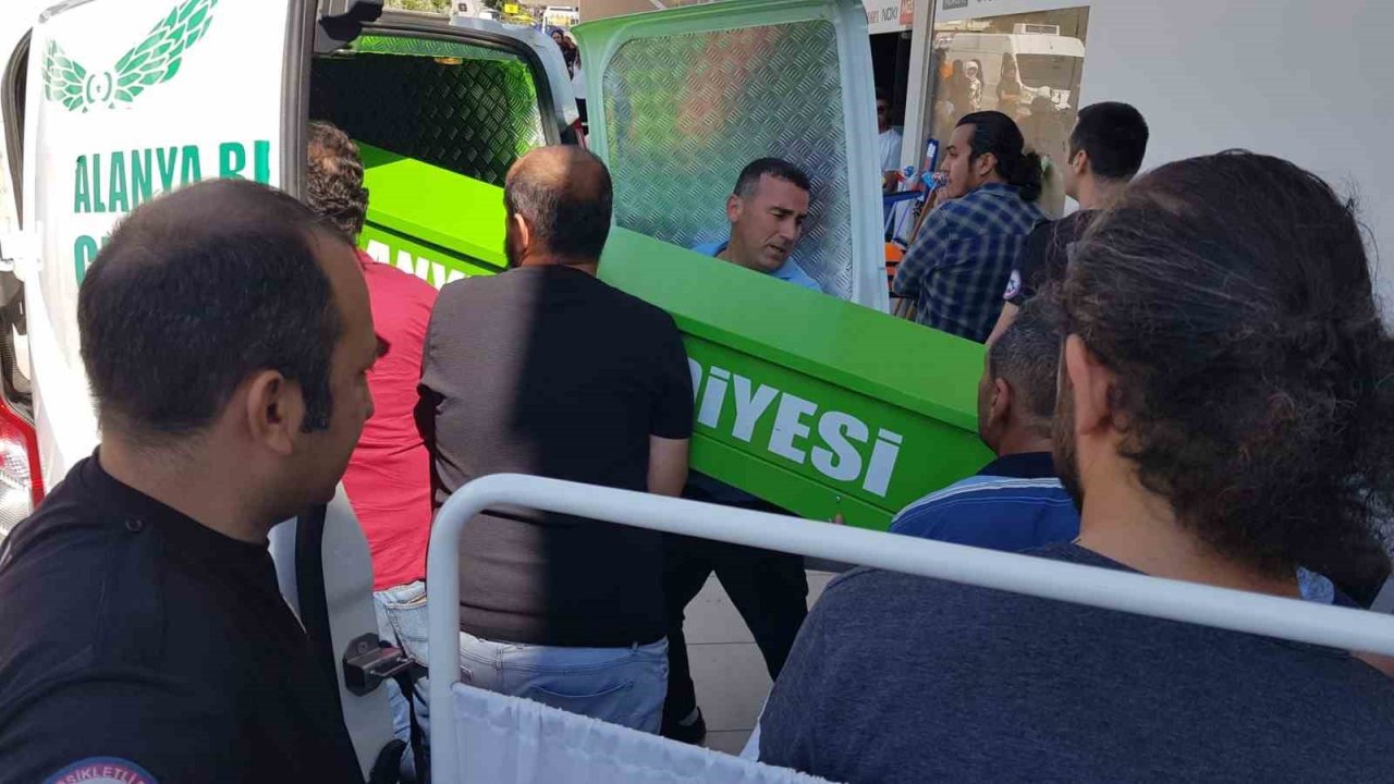 Antalya’da sağlık personeli koca, doktor karısını öldürüp intihar etti