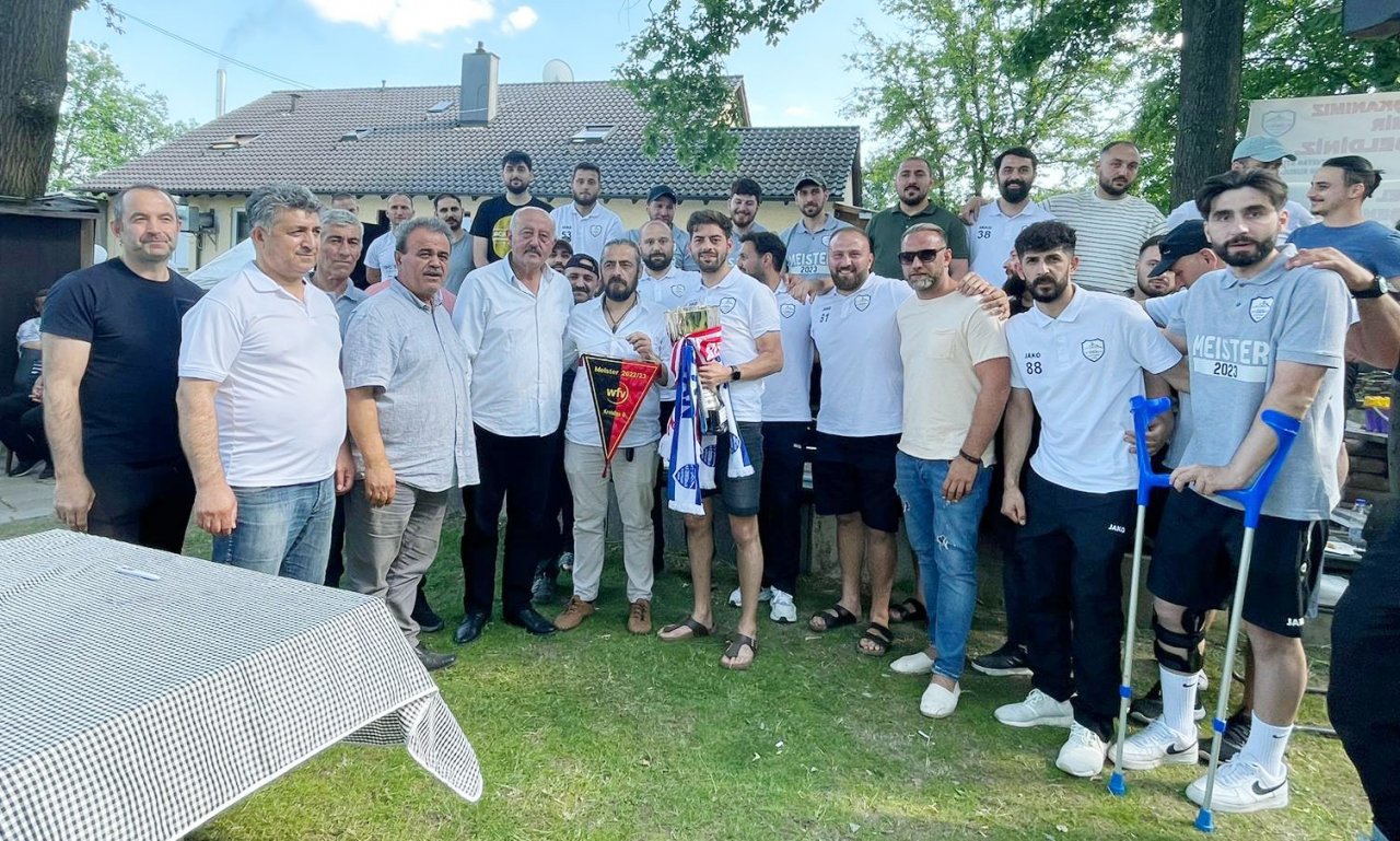 SV Özvatanspor şampiyon oldu, kupasını Halit Demir verdi