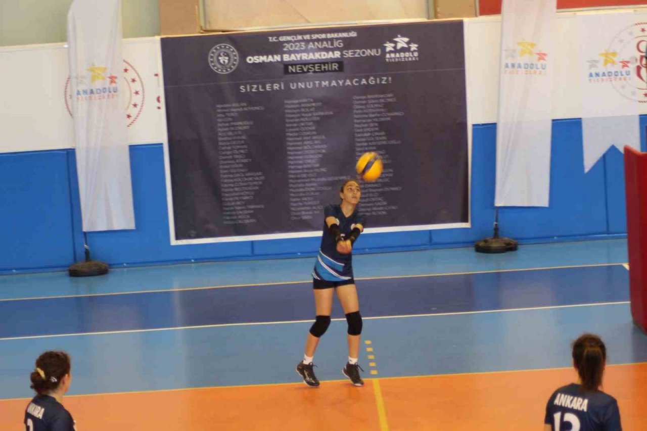 Voleybol grup müsabakaları başladı