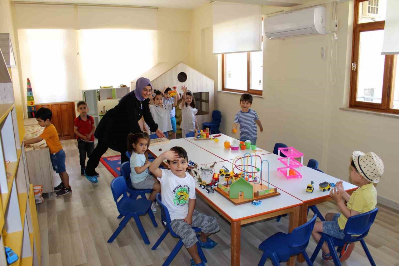 Finike Çocuk Kreşi ve Gündüz Bakımevi açıldı