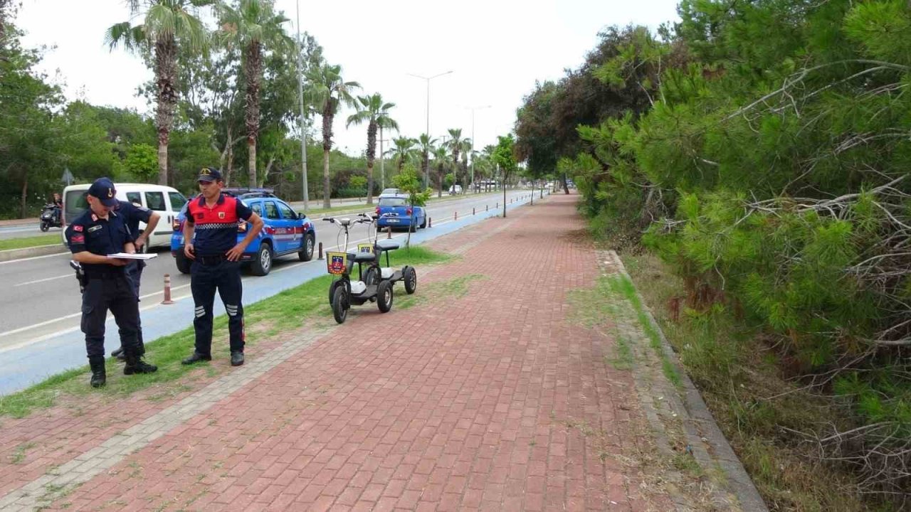 Kontrolden çıkan otomobil ormanlık alana uçtu: 2 yaralı