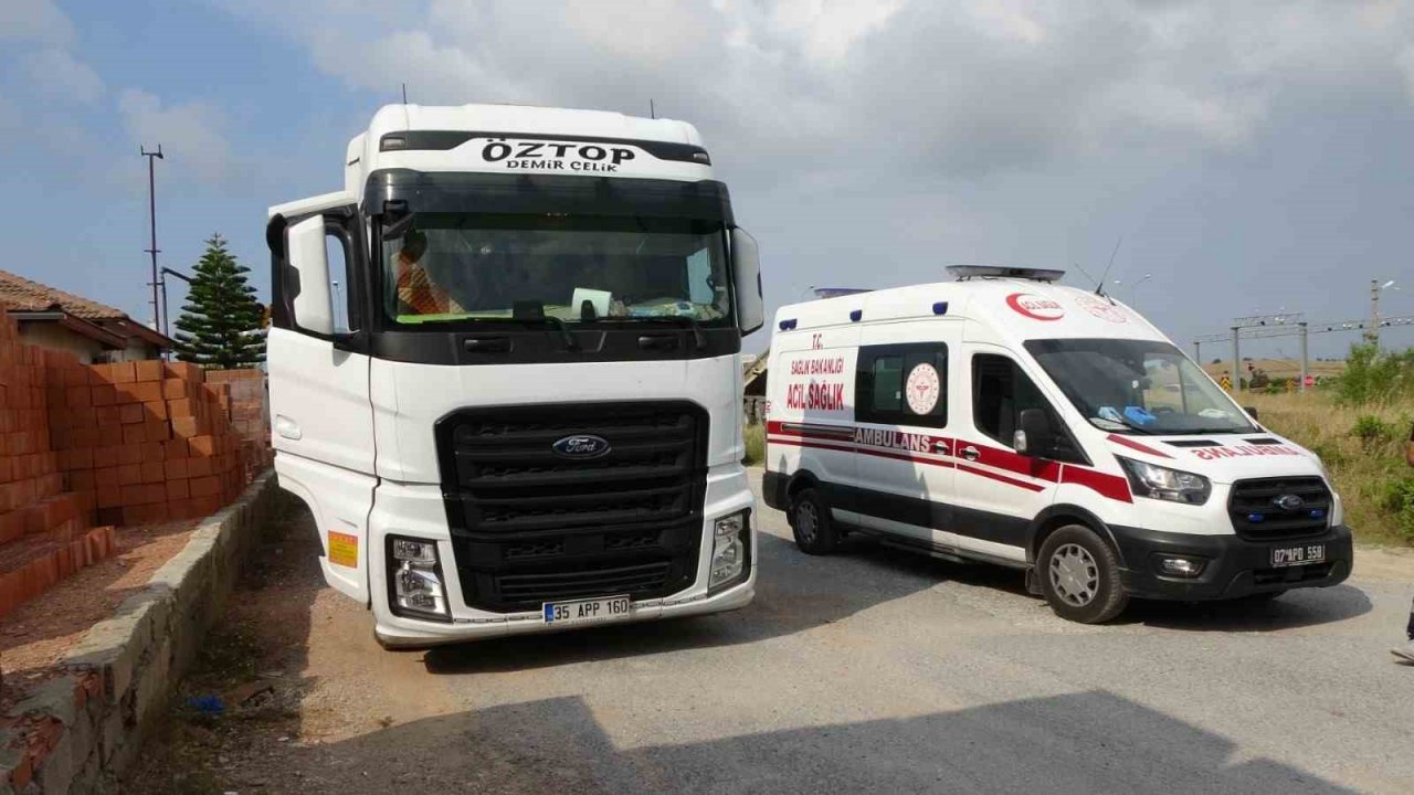 İzmir’den Antalya’ya gelen tır şoförünü ölüm direksiyonda yakaladı