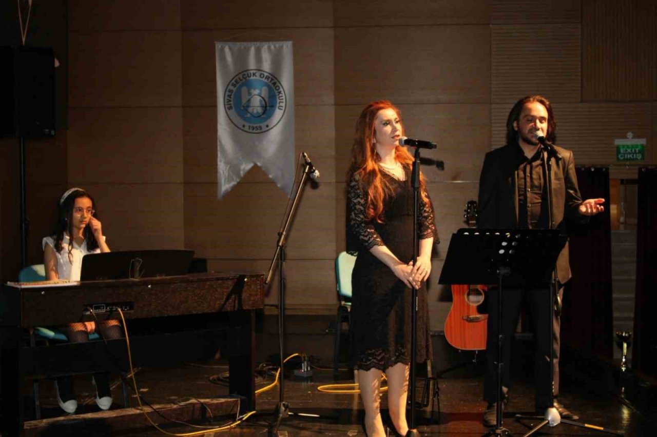 Aşık Veysel Sivas’ta anıldı