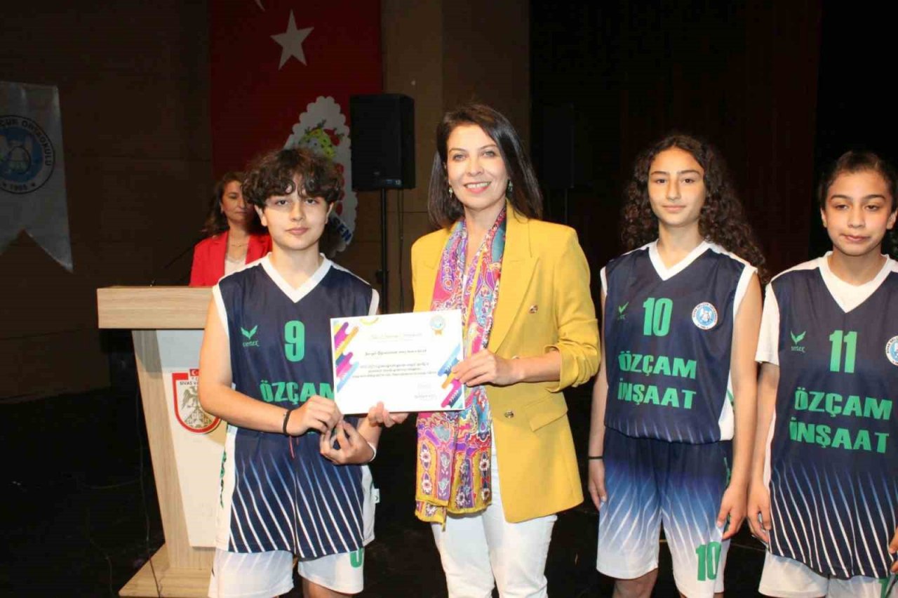 Aşık Veysel Sivas’ta anıldı