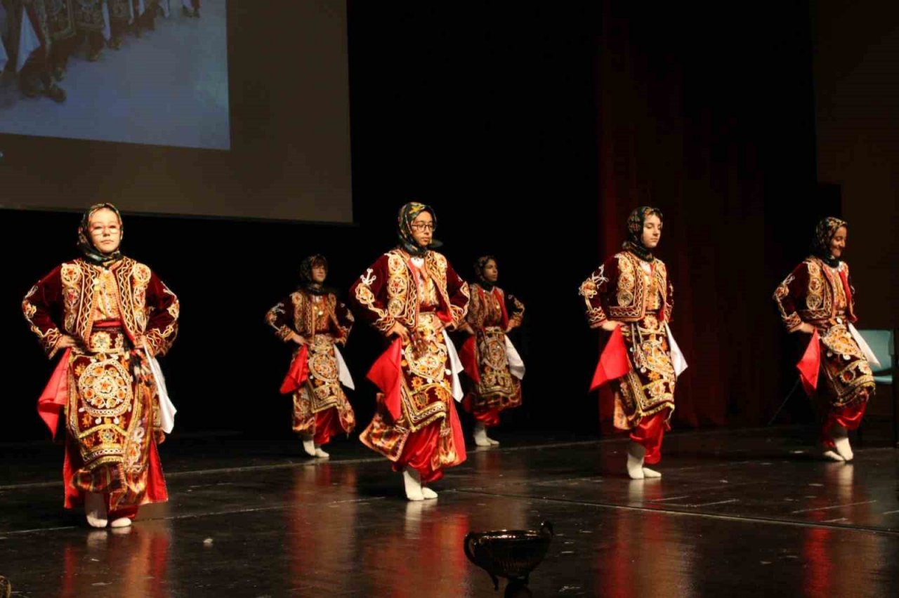 Aşık Veysel Sivas’ta anıldı