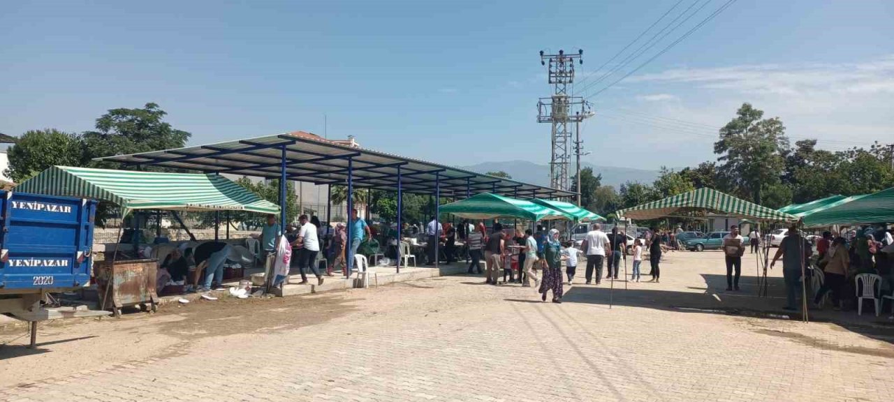 Aydın Büyükşehir Belediyesi Yenipazar’da cemiyet alanı açtı