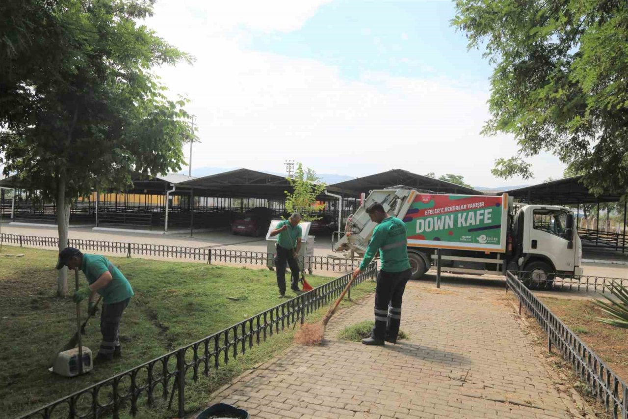 Efeler’de hayvan pazarı bayrama hazır