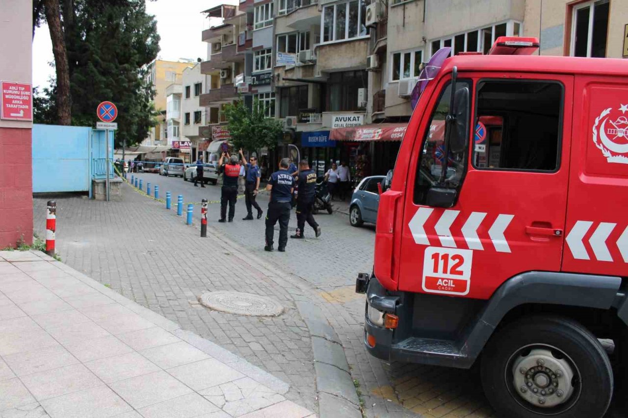 Rüzgarla kopan ağaç dalı ekipleri harekete geçirdi