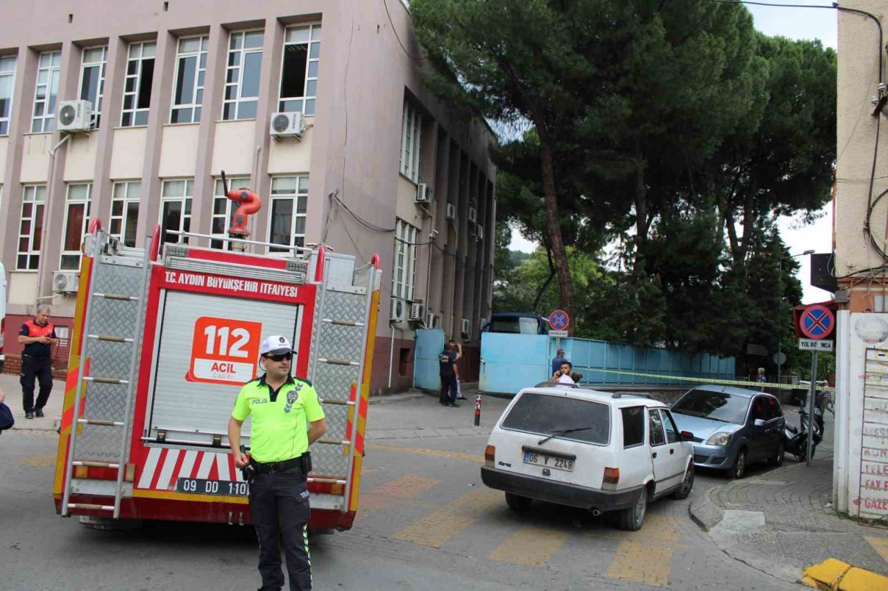 Rüzgarla kopan ağaç dalı ekipleri harekete geçirdi