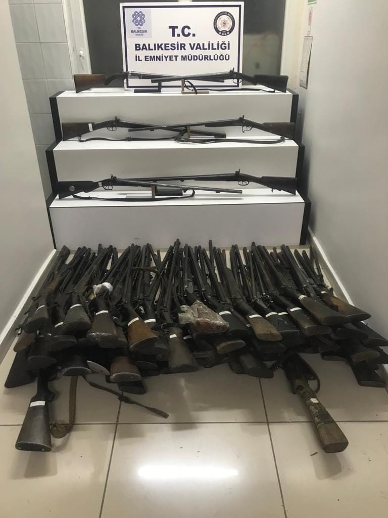 Tarihi eser operasyonunda ele geçirilenler polisi bile şaşırttı