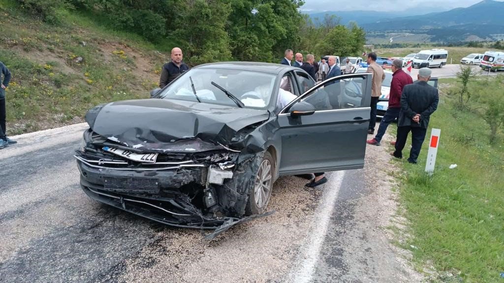 Bilecik’te iki otomobil kafa kafaya çarpıştı, 1 kişi hayatını kaybetti