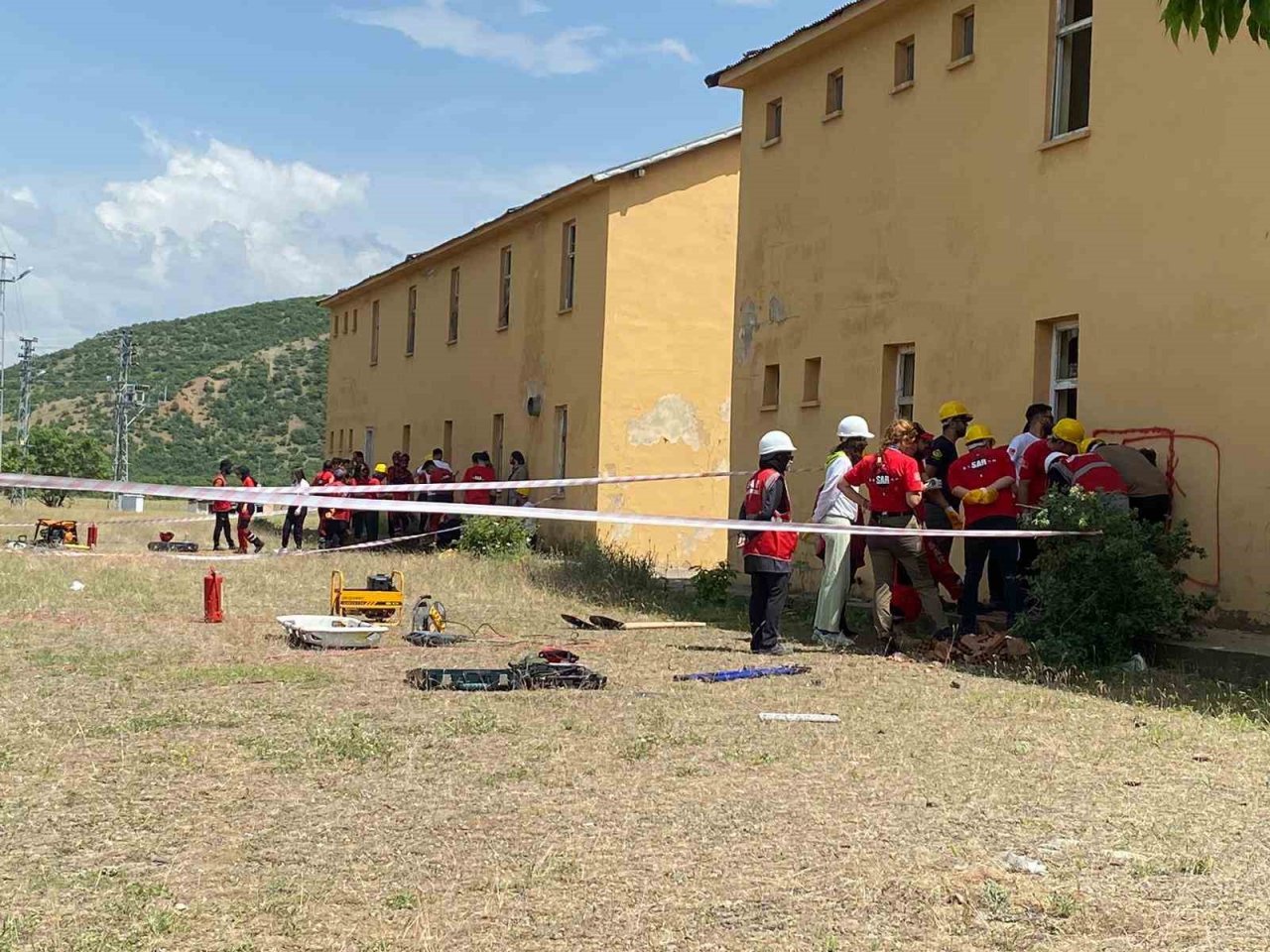 SAR ekibi, yeni gönüllülere kamplı eğitim verdi