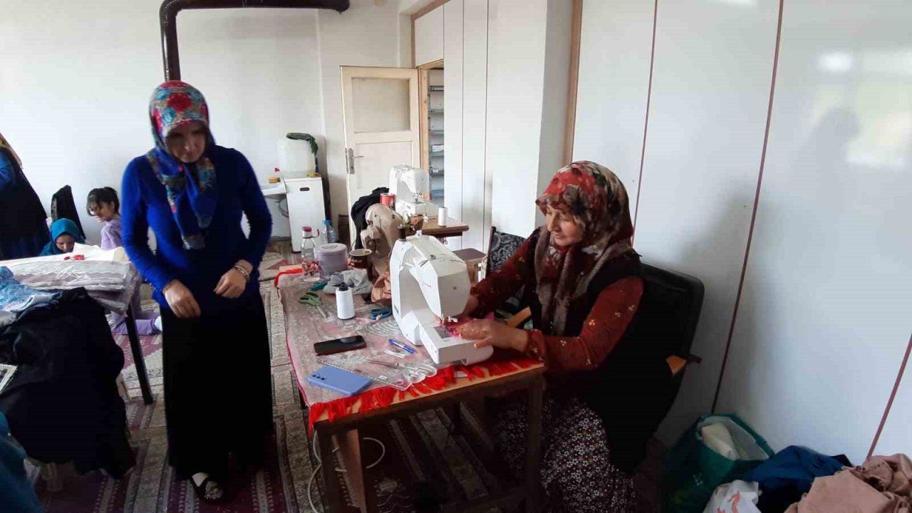 6 ay önce başladıkları kursta uzmanlaştılar: Kendi kıyafetlerini dikiyorlar