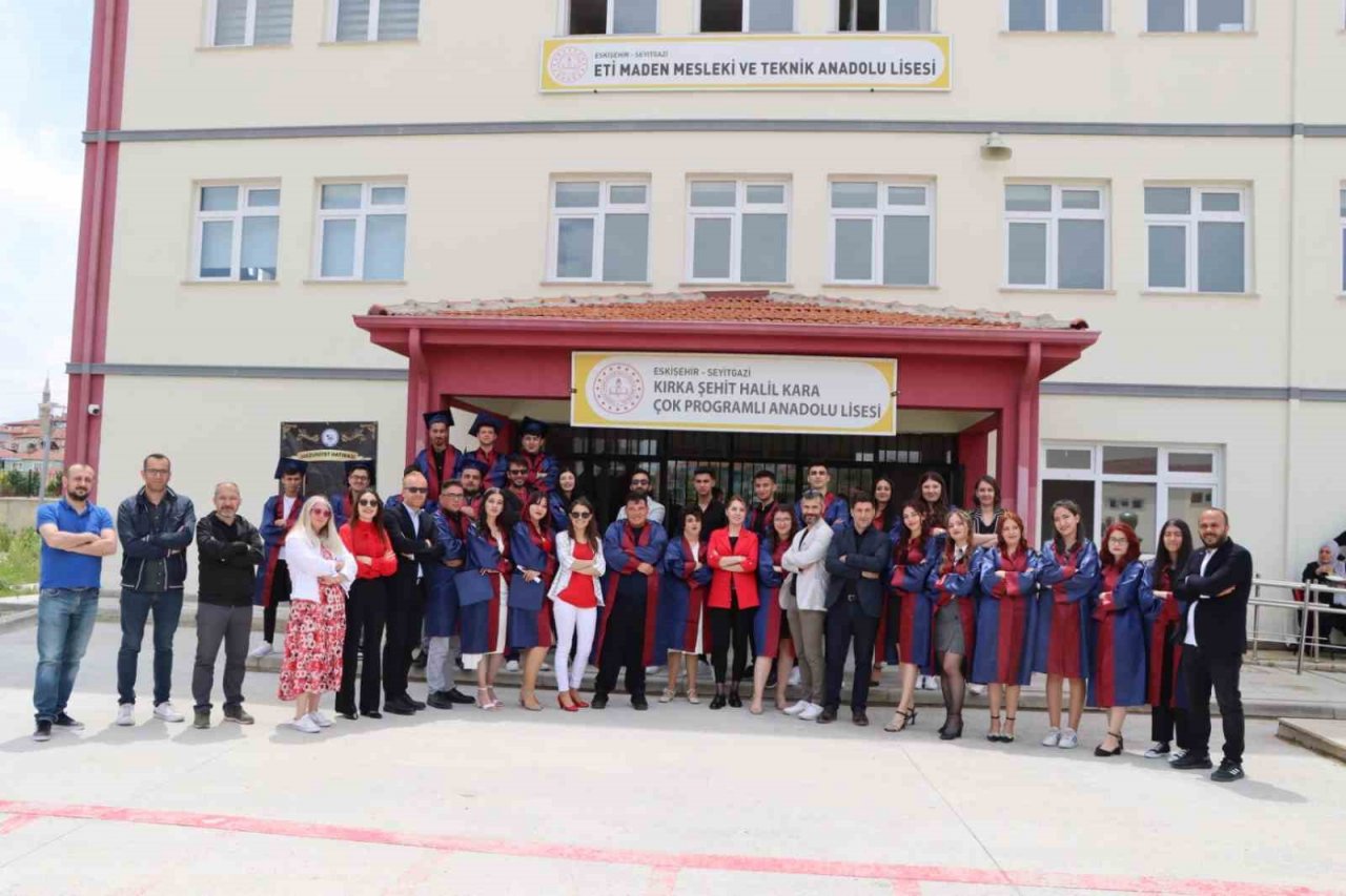 Bor’un başkenti Kırka’da mezuniyet sevinci