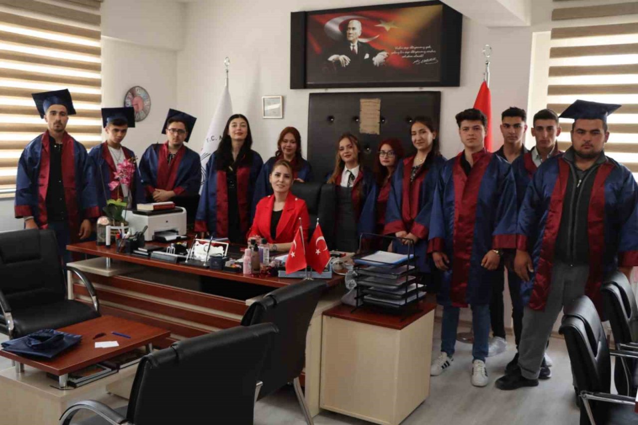 Bor’un başkenti Kırka’da mezuniyet sevinci