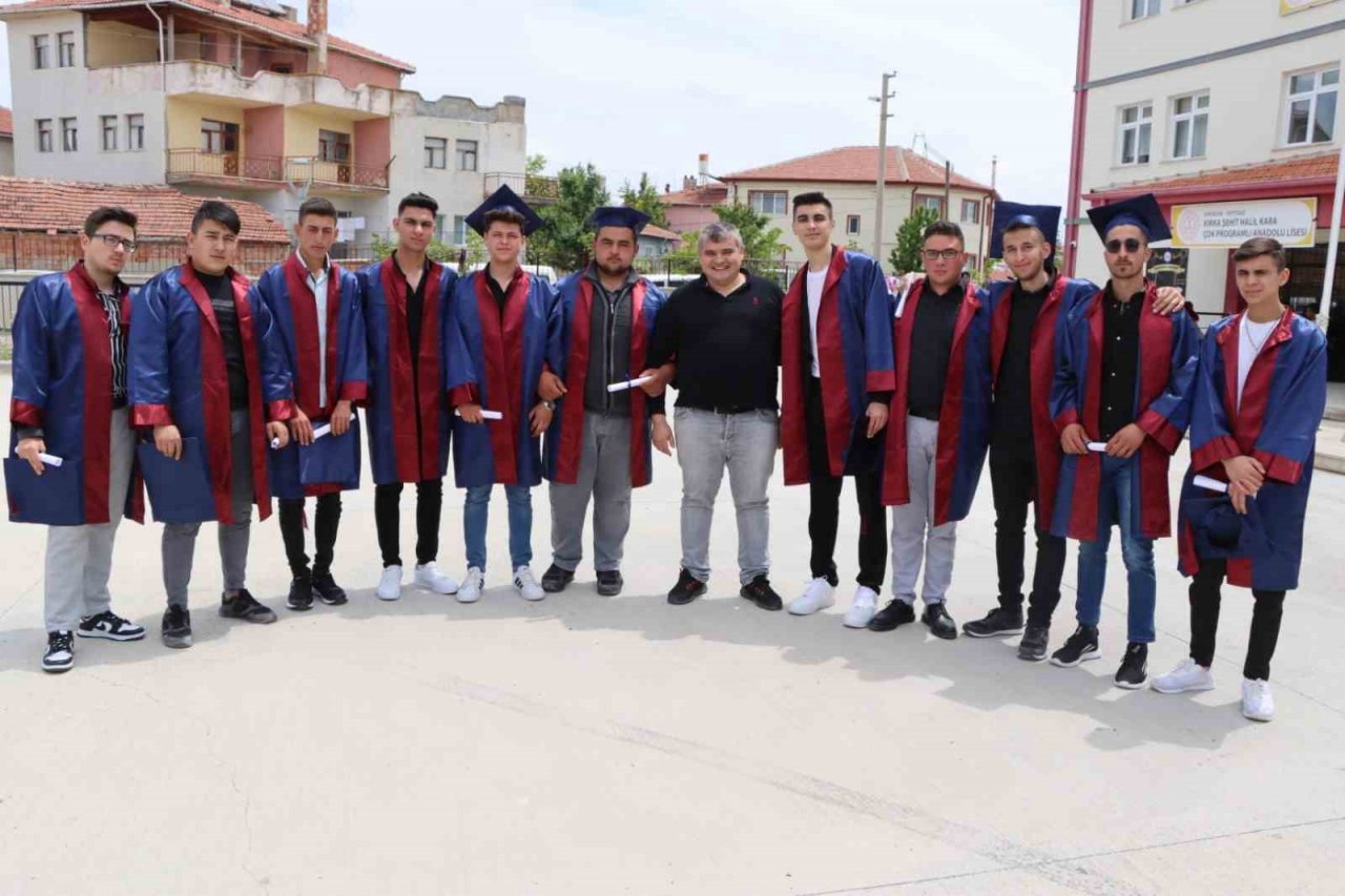 Bor’un başkenti Kırka’da mezuniyet sevinci