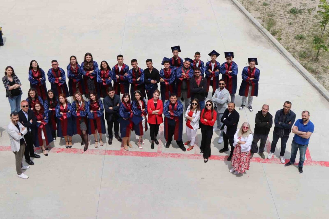 Bor’un başkenti Kırka’da mezuniyet sevinci