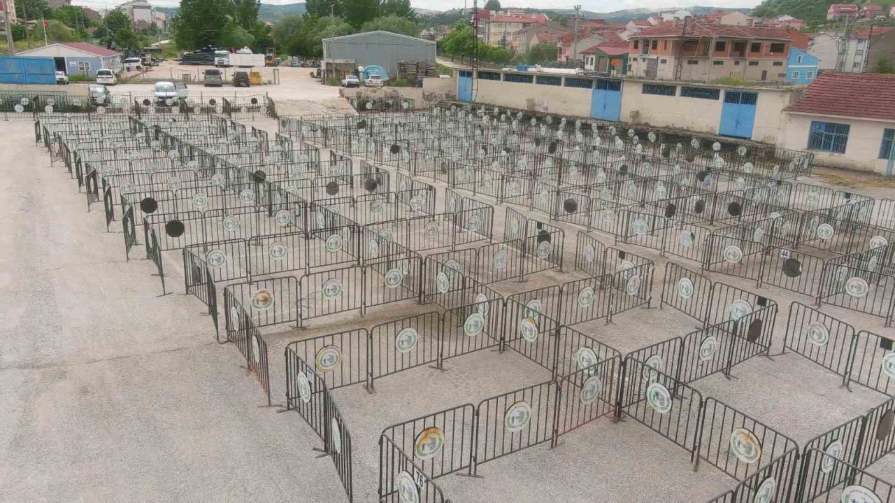 Bozüyük’te kurban satış yerleri hazırlandı