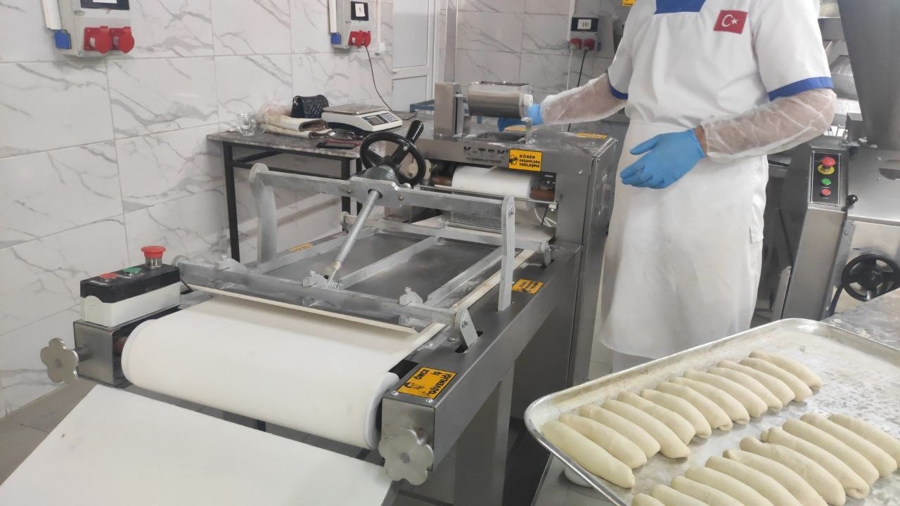 Hem staj yapacaklar hem de okulların ekmek ihtiyacını karşılayacaklar