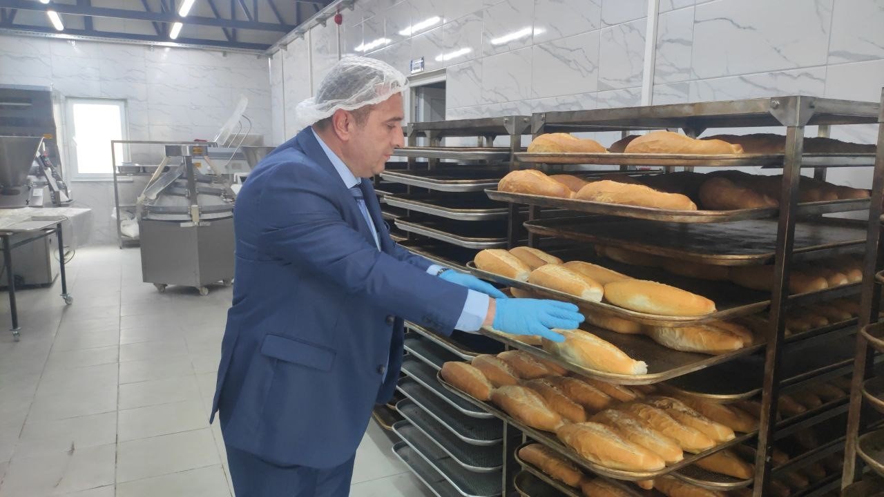 Hem staj yapacaklar hem de okulların ekmek ihtiyacını karşılayacaklar