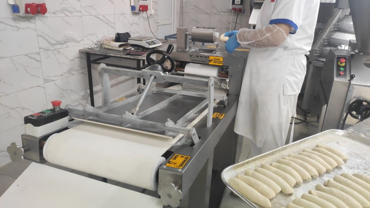 Hem staj yapacaklar hem de okulların ekmek ihtiyacını karşılayacaklar