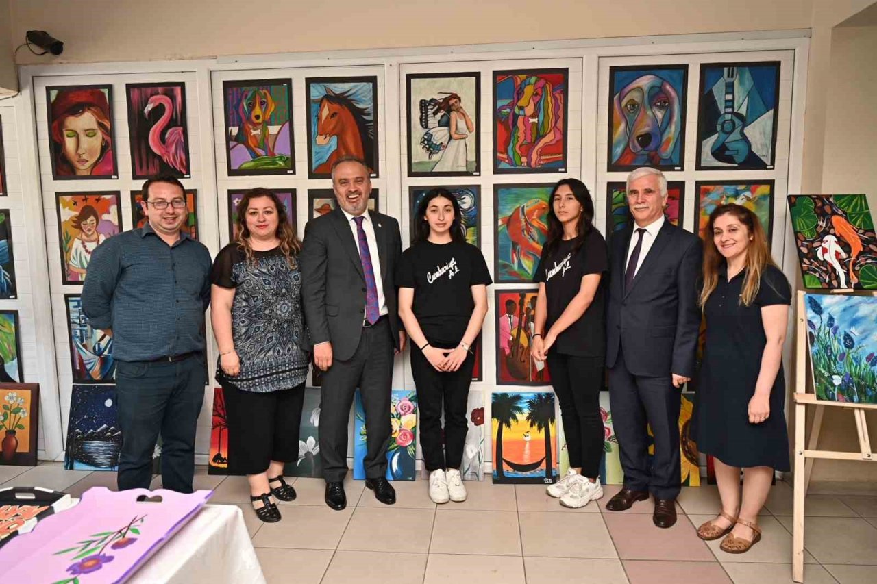 Gelecek gençlerle şekillenecek