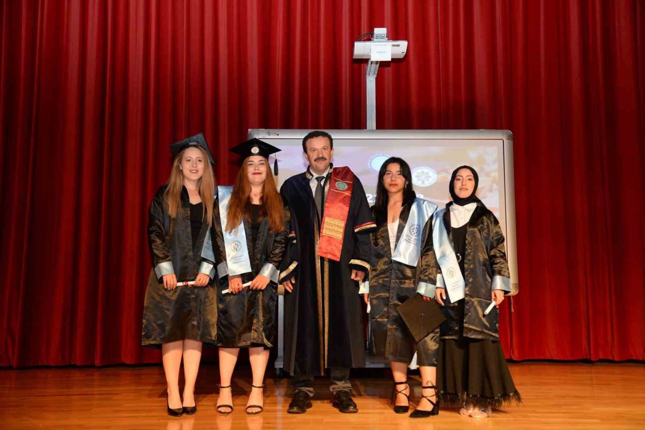 Büyükorhan ve Harmancık MYO mezunları belgelerini aldı