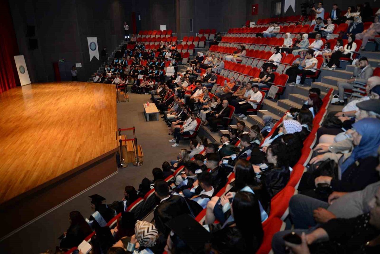 Büyükorhan ve Harmancık MYO mezunları belgelerini aldı