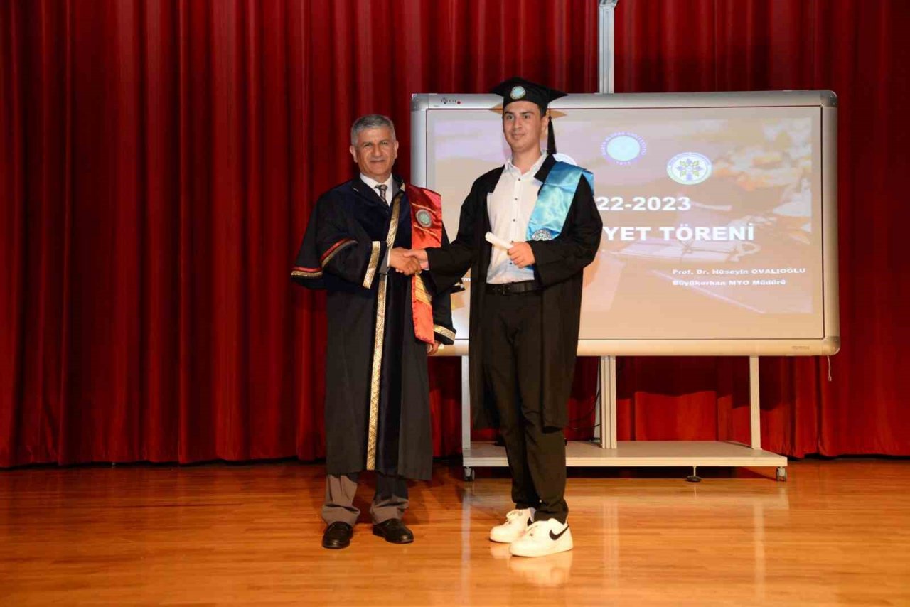 Büyükorhan ve Harmancık MYO mezunları belgelerini aldı