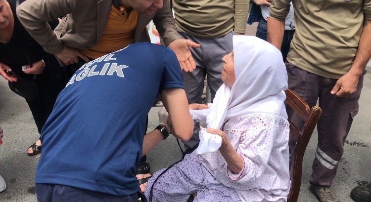 Kağıthane’de teras kat alev alev yandı: Vatandaşlar yangından son anda kurtuldu