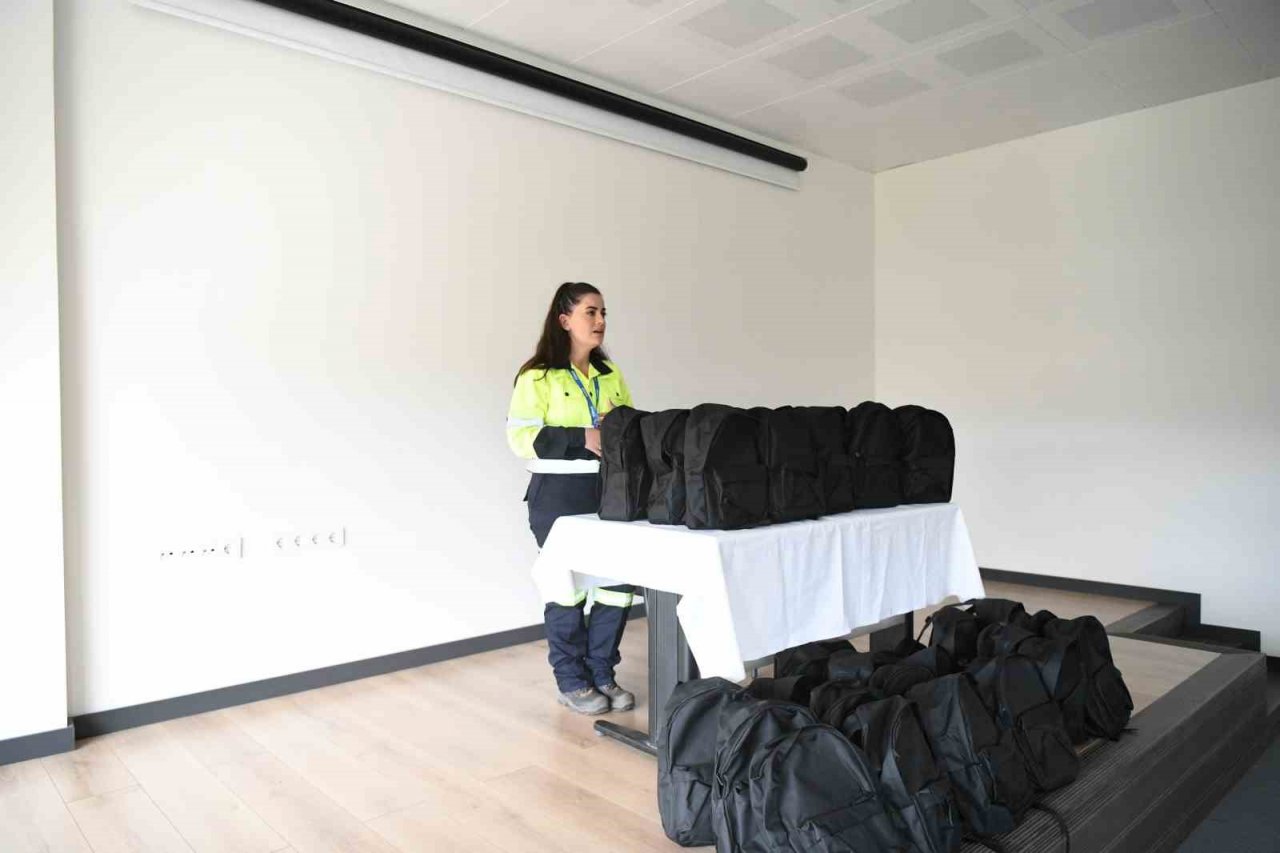 Lise öğrencilerine deprem çantası