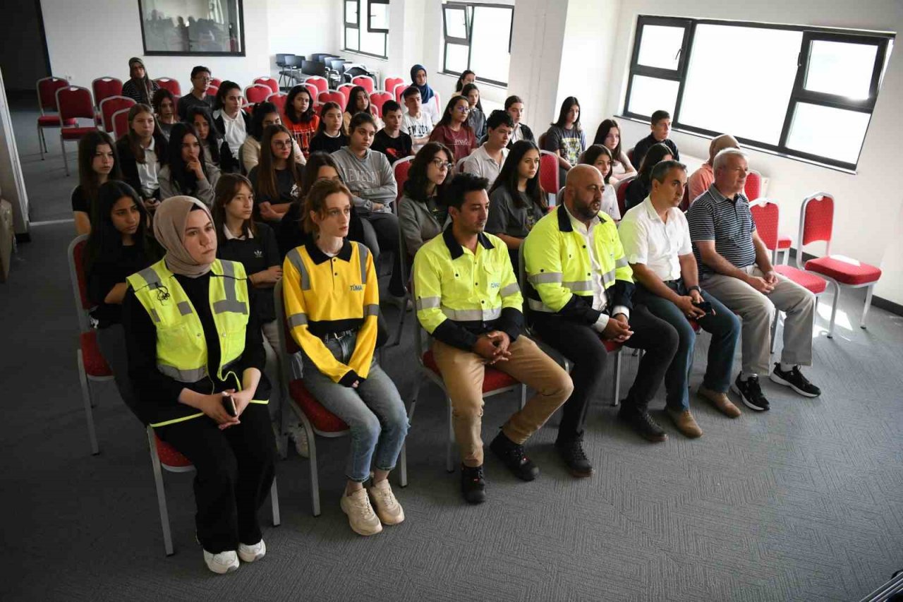 Lise öğrencilerine deprem çantası