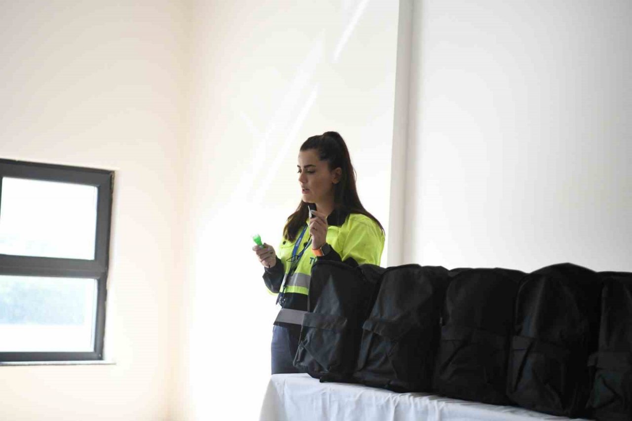 Lise öğrencilerine deprem çantası