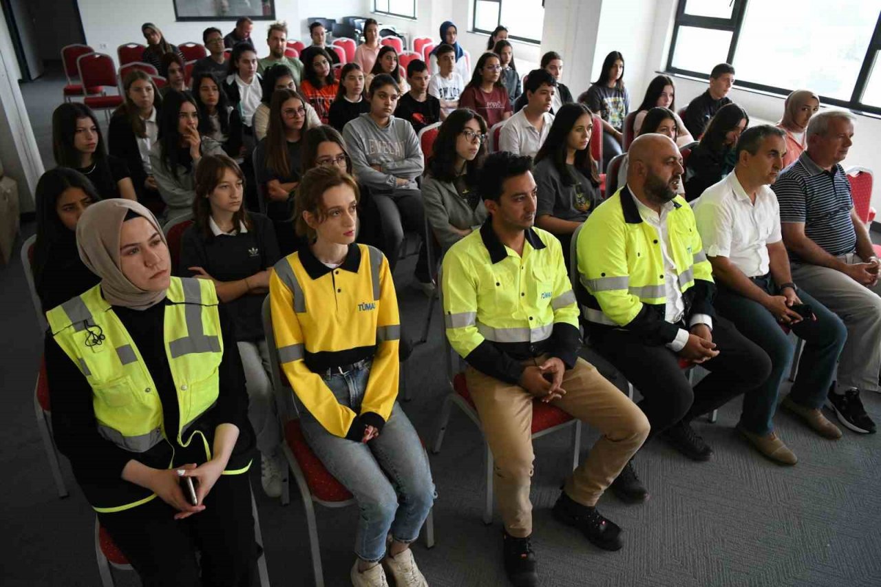 Lise öğrencilerine deprem çantası