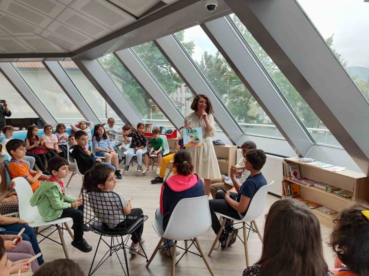 Başiskele’de yazar okur buluşması