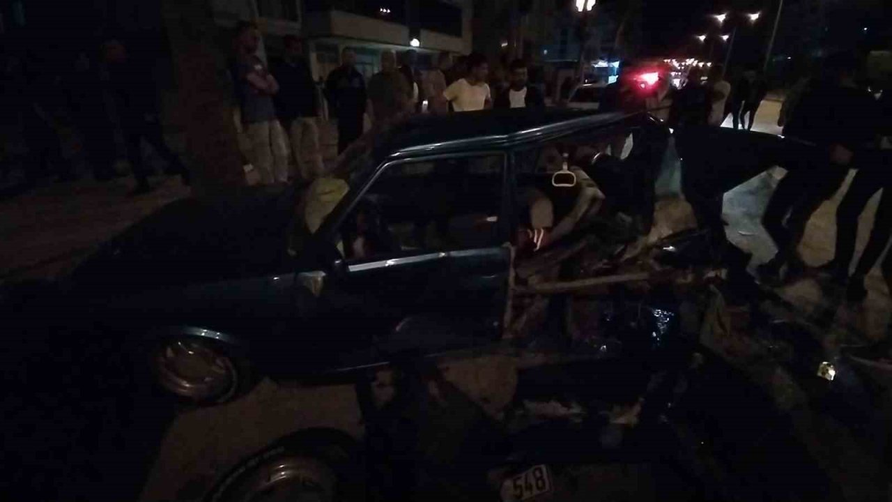 Kontrolden çıkan araç park halindeki otomobillere çarptı